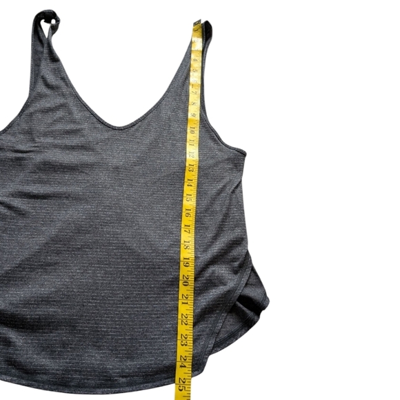Lululemon Seek The Heat Tank Heathered Black / Black Rel: 10/2014 Women's size 6 - Picture 10 of 10